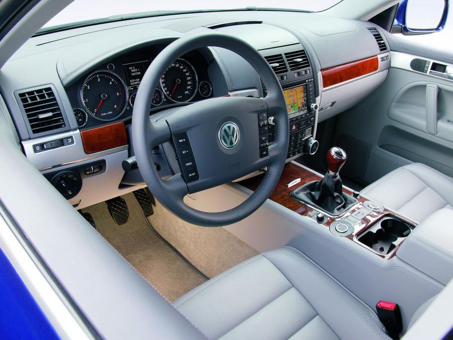  Volkswagen Touareg V6 TDi 2004 года  (фото 2 из 9)